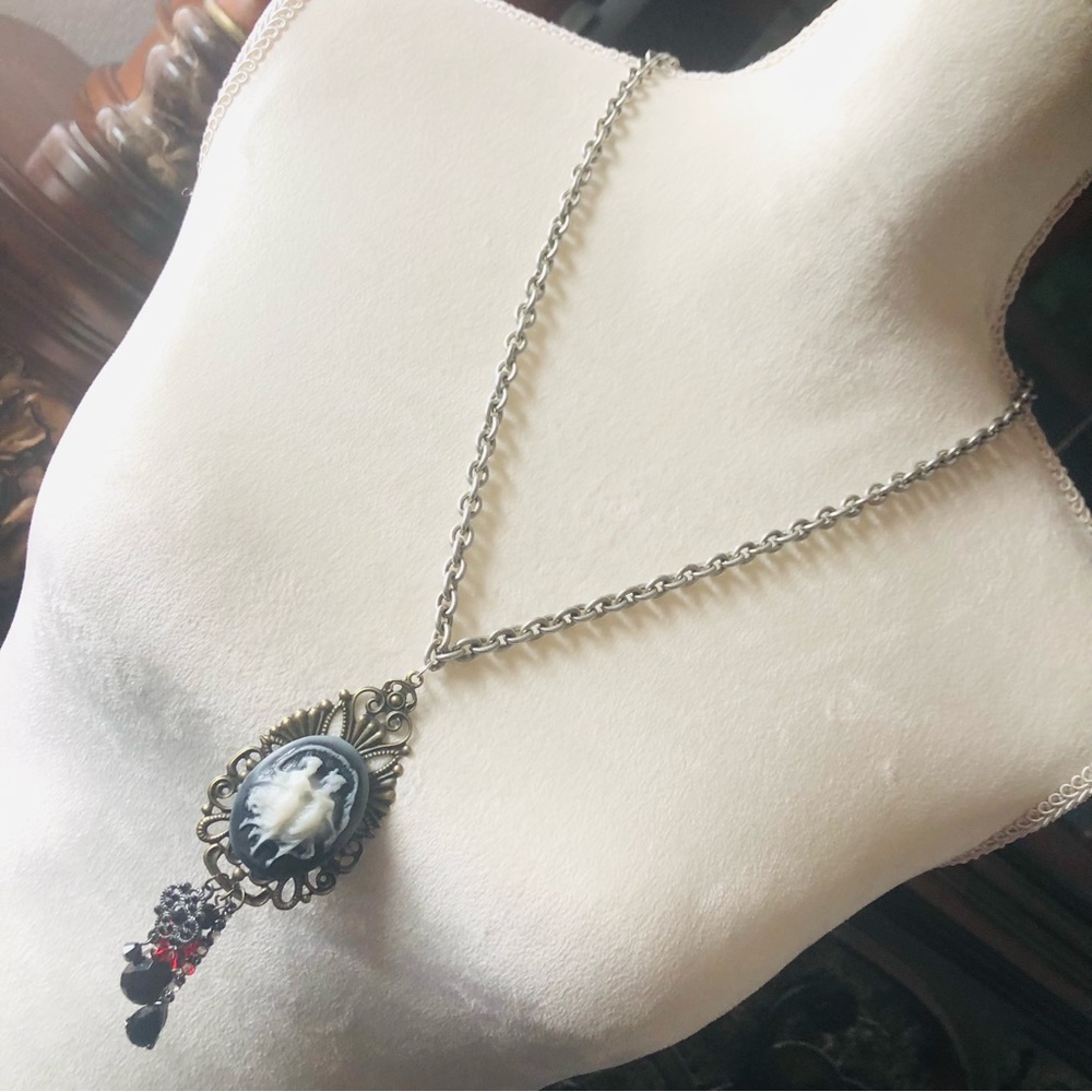 Handcrafted dancing ladies filigree cameo silver chain link necklace